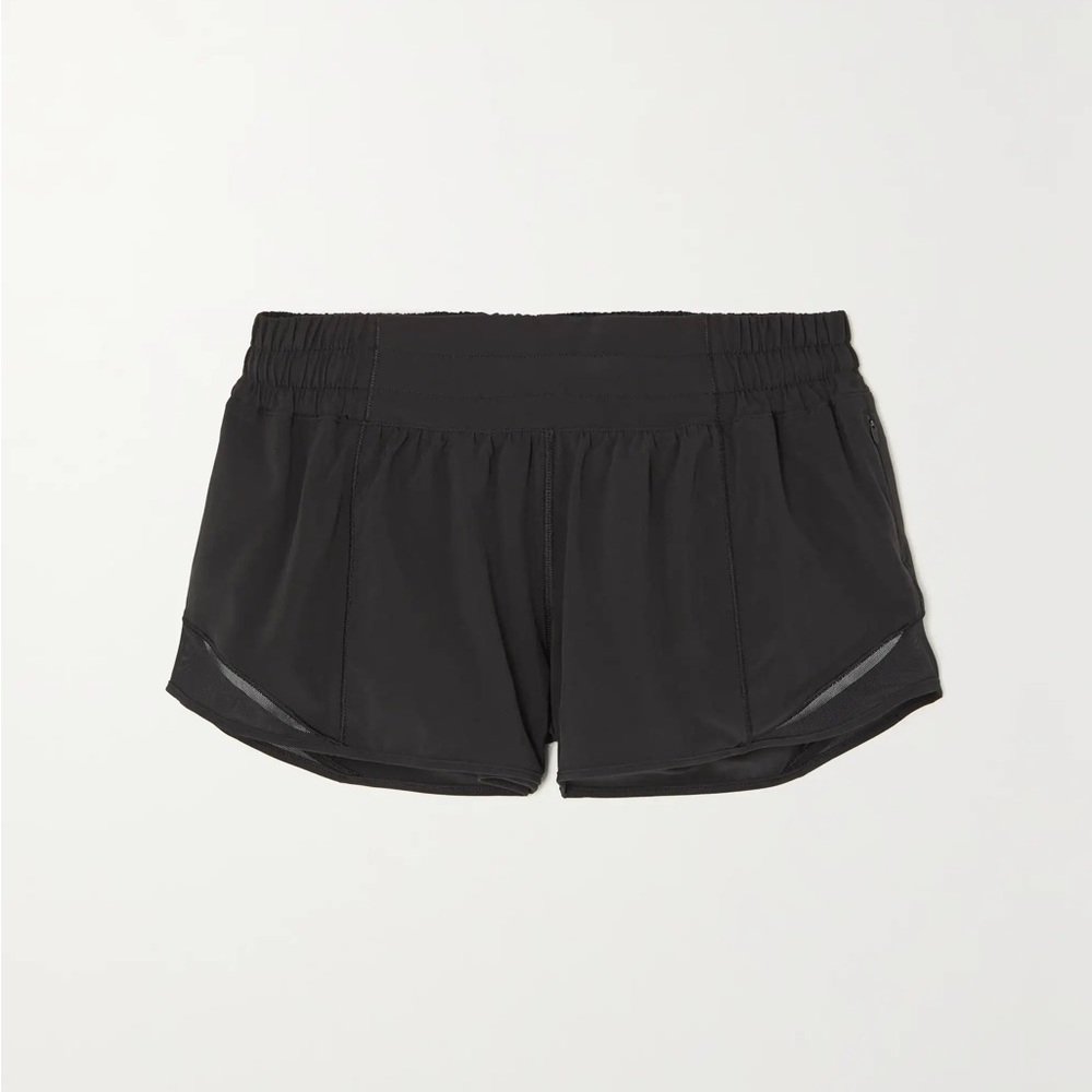 Lululemon Low Rise Hotty Hot short 2.5” in black, size 4